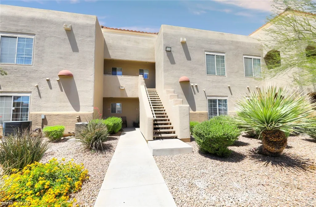 1909 Desert Falls, Las Vegas, NV 89128