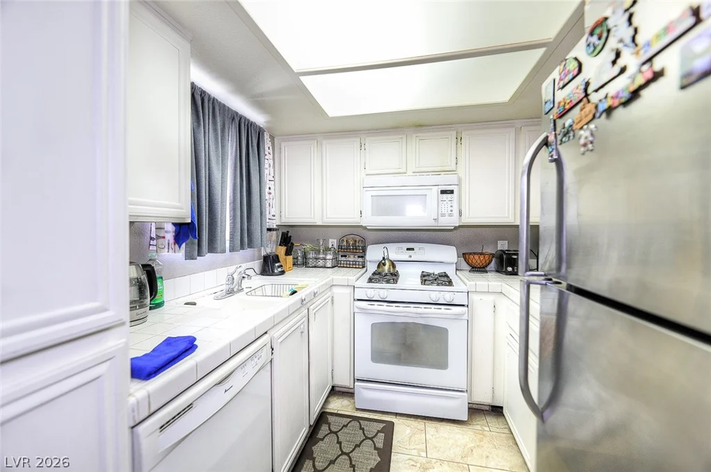 1909 Desert Falls, Las Vegas, NV 89128
