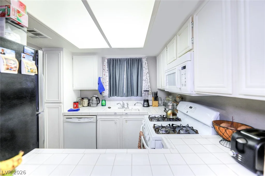 1909 Desert Falls, Las Vegas, NV 89128