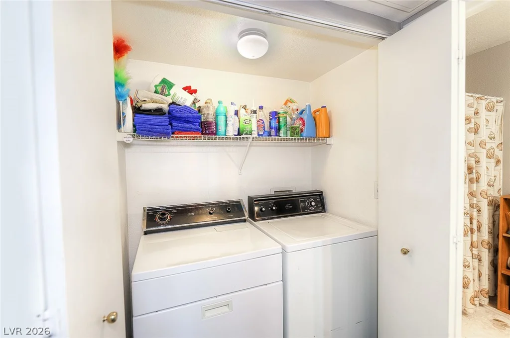 1909 Desert Falls, Las Vegas, NV 89128