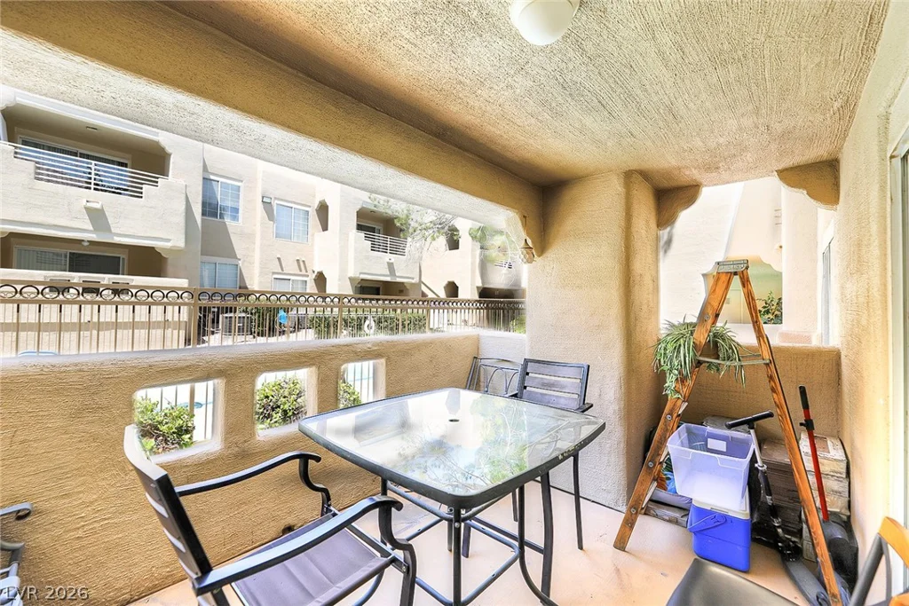 1909 Desert Falls, Las Vegas, NV 89128