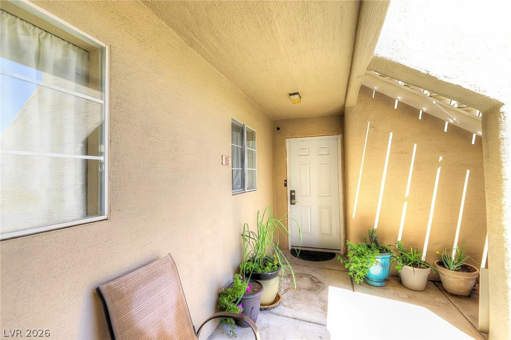1909 Desert Falls, Las Vegas, NV 89128