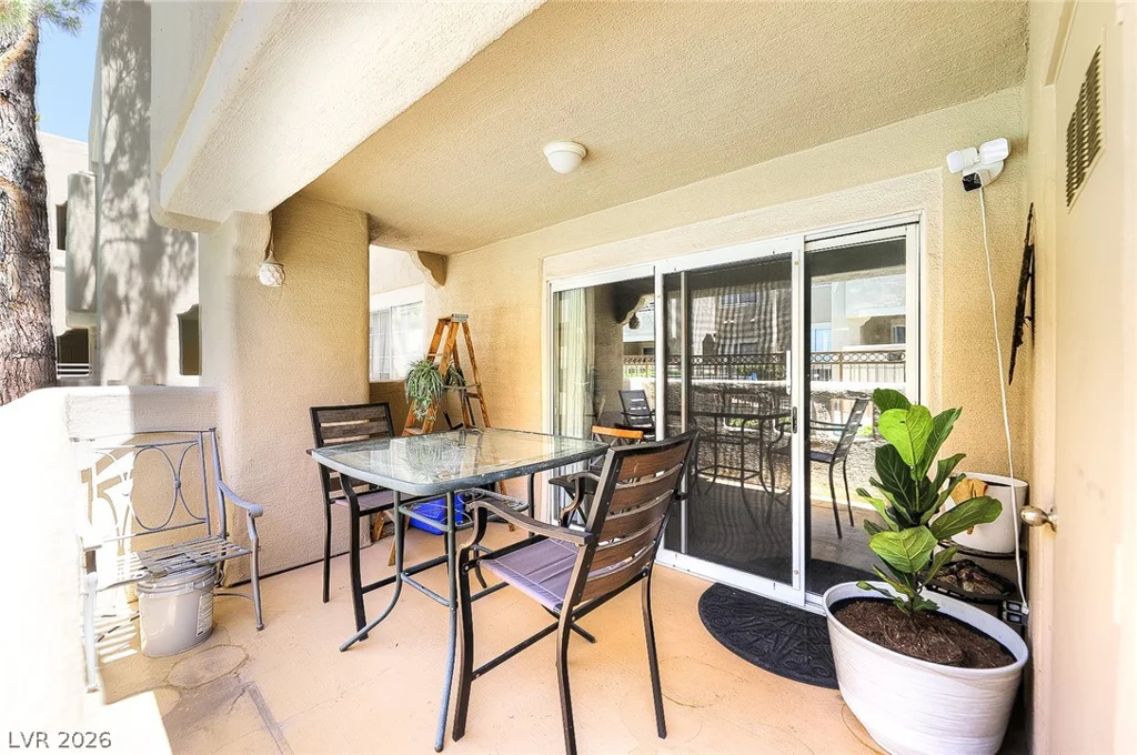 1909 Desert Falls, Las Vegas, NV 89128
