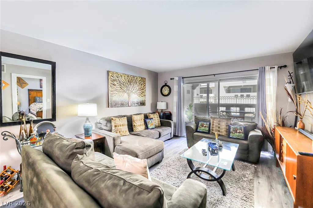 1909 Desert Falls, Las Vegas, NV 89128