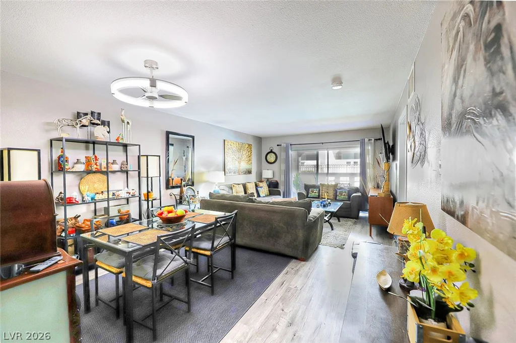 1909 Desert Falls, Las Vegas, NV 89128