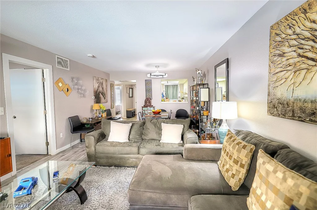 1909 Desert Falls, Las Vegas, NV 89128