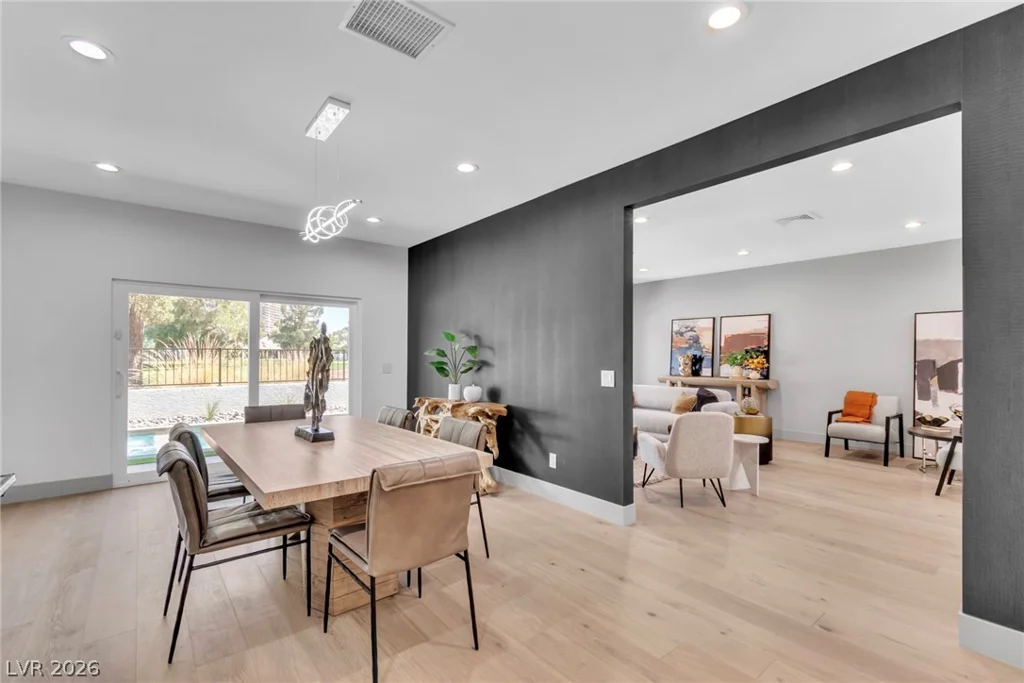 2861 Queens Courtyard, Las Vegas, NV 89109