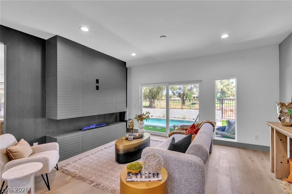 2861 Queens Courtyard, Las Vegas, NV 89109