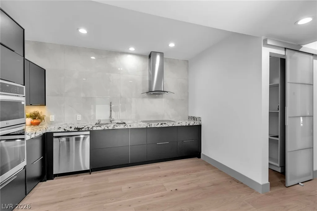 2861 Queens Courtyard, Las Vegas, NV 89109