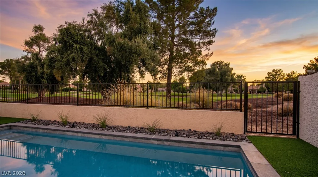 2861 Queens Courtyard, Las Vegas, NV 89109