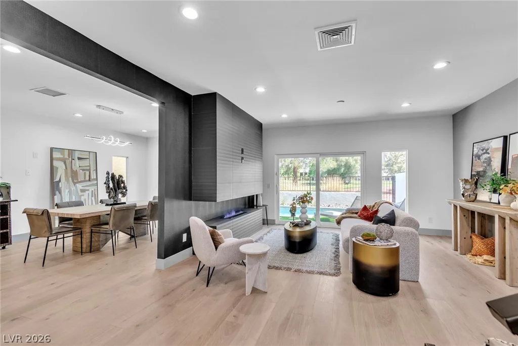 2861 Queens Courtyard, Las Vegas, NV 89109