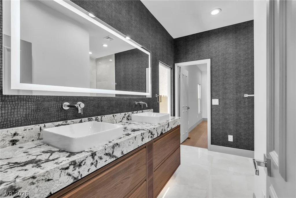 2861 Queens Courtyard, Las Vegas, NV 89109