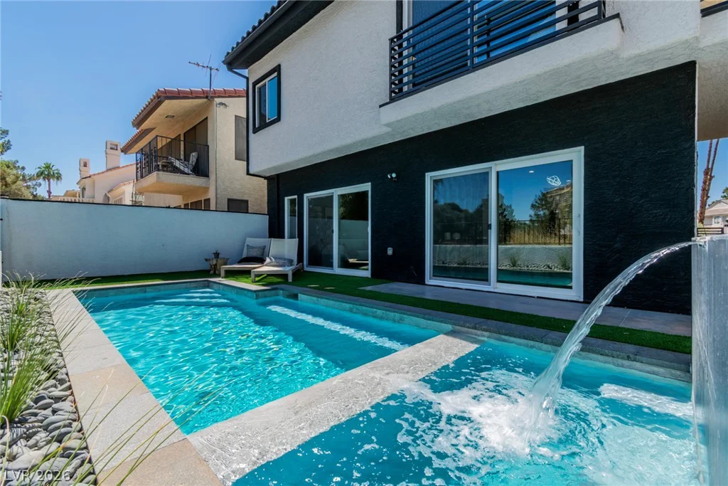 2861 Queens Courtyard, Las Vegas, NV 89109