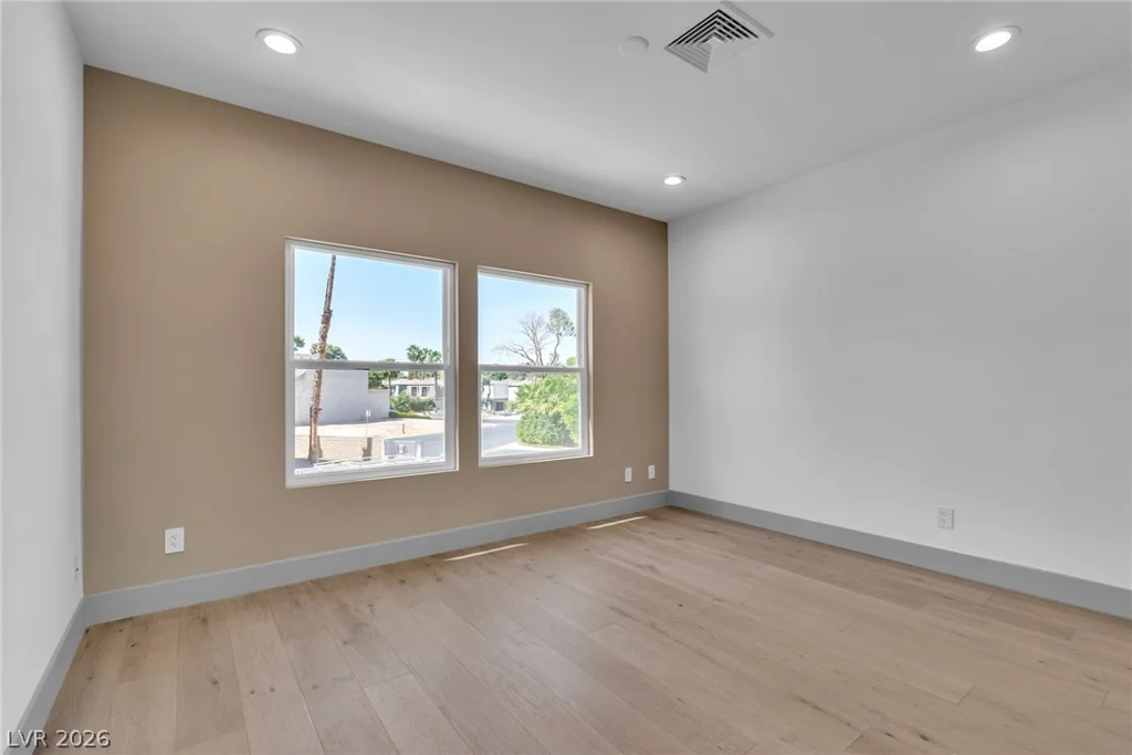 2861 Queens Courtyard, Las Vegas, NV 89109