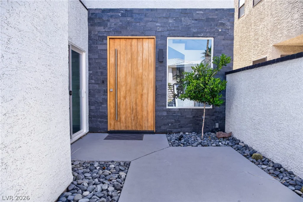 2861 Queens Courtyard, Las Vegas, NV 89109