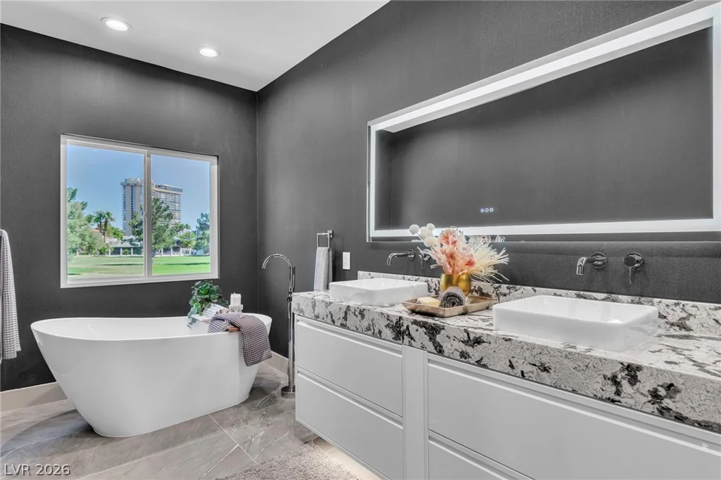 2861 Queens Courtyard, Las Vegas, NV 89109