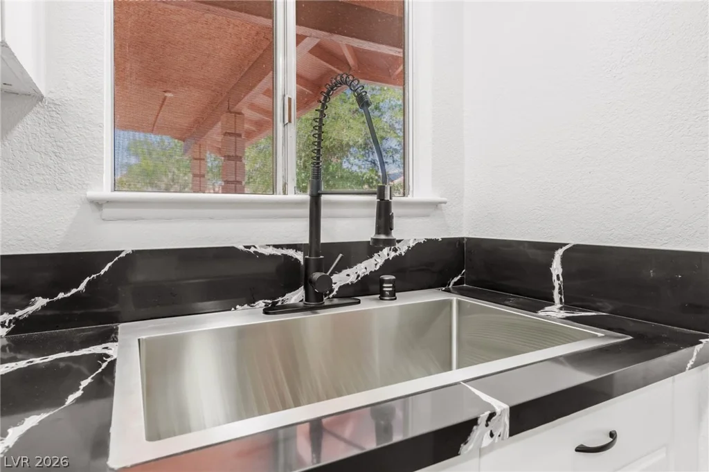 5517 Bromley, Las Vegas, NV 89107