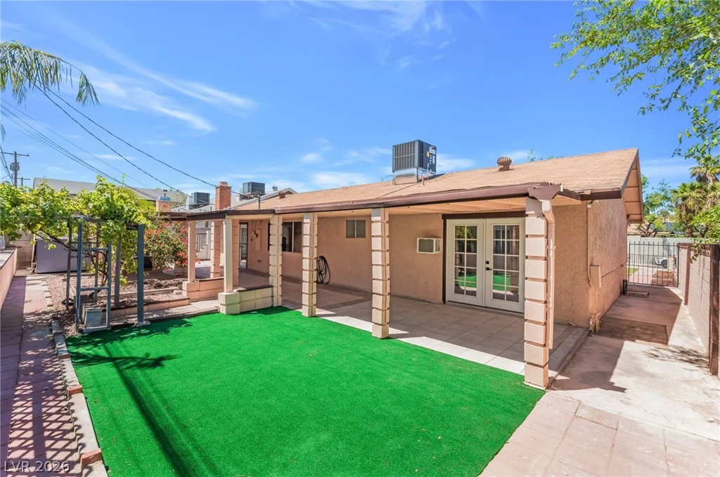 5517 Bromley, Las Vegas, NV 89107