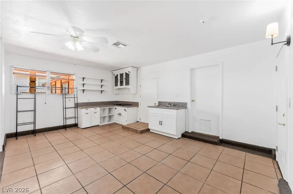 5517 Bromley, Las Vegas, NV 89107