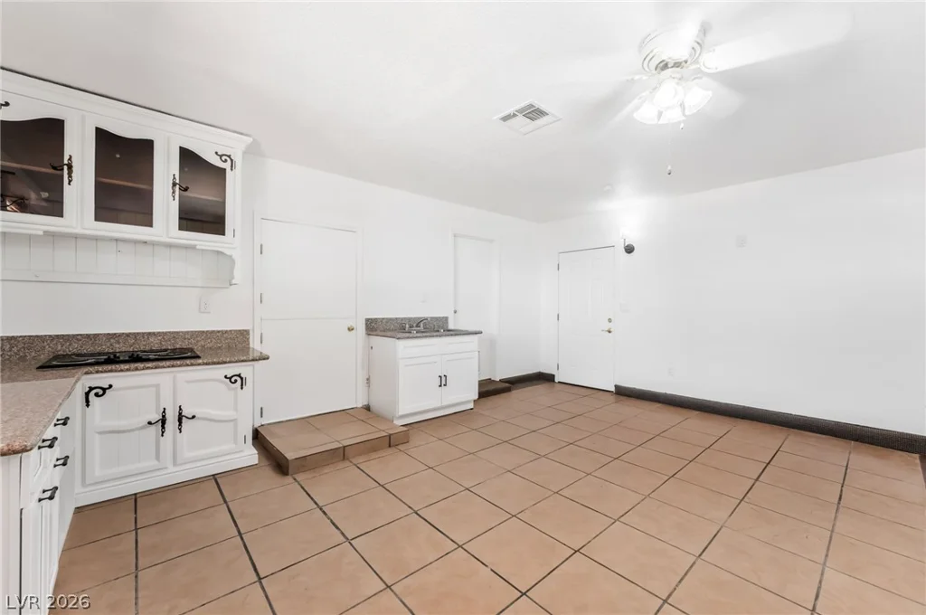 5517 Bromley, Las Vegas, NV 89107