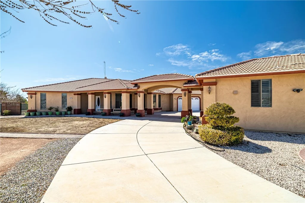 671 Hickory, Pahrump, NV 89048