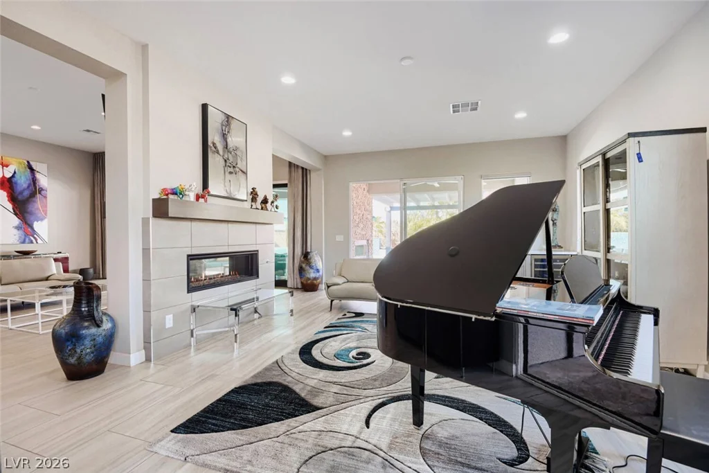 8494 Wolf Mountain, Las Vegas, NV 89129