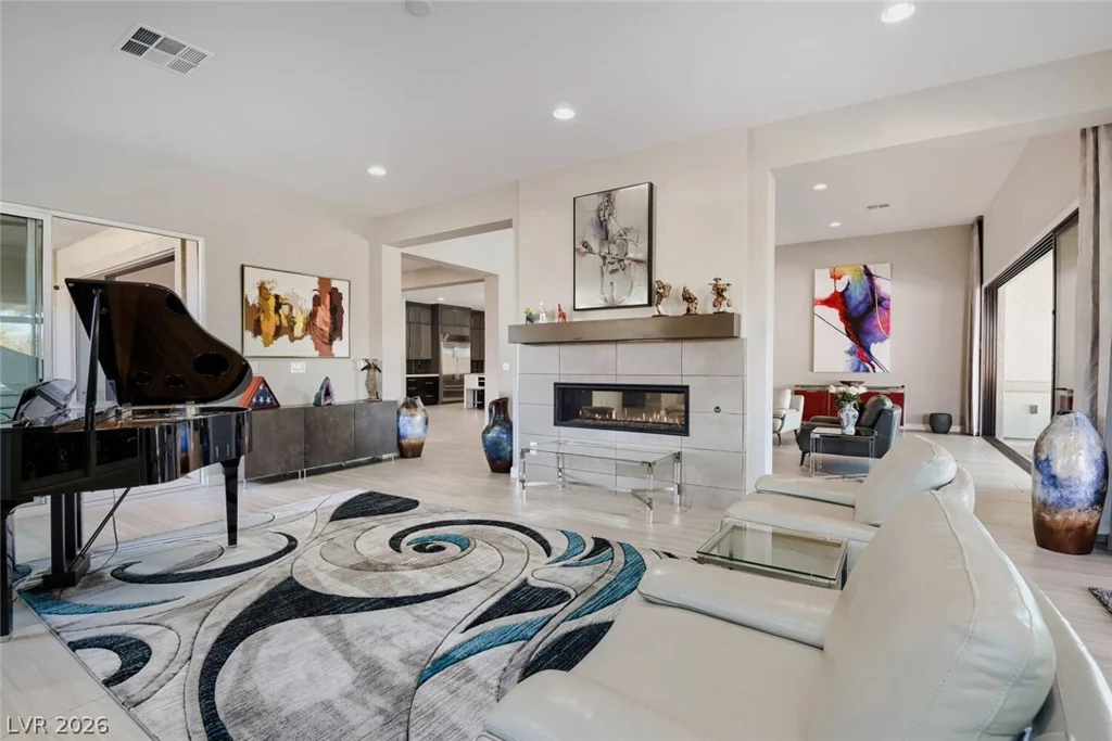8494 Wolf Mountain, Las Vegas, NV 89129