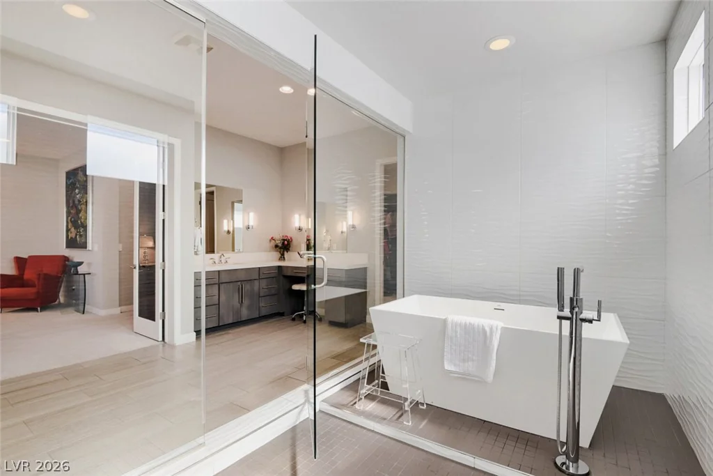 8494 Wolf Mountain, Las Vegas, NV 89129