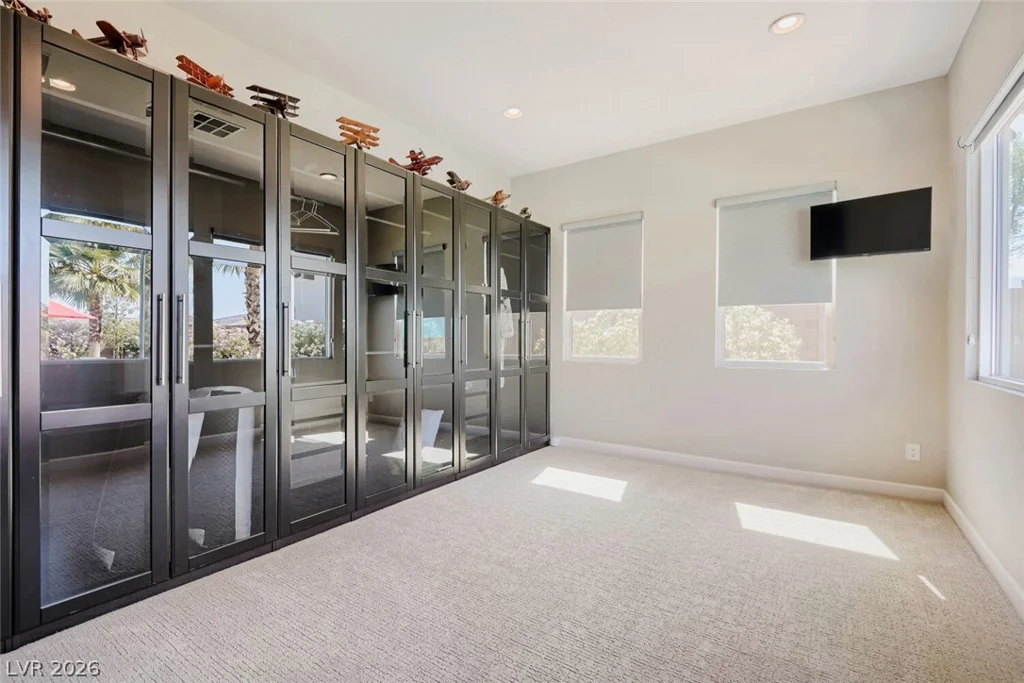 8494 Wolf Mountain, Las Vegas, NV 89129