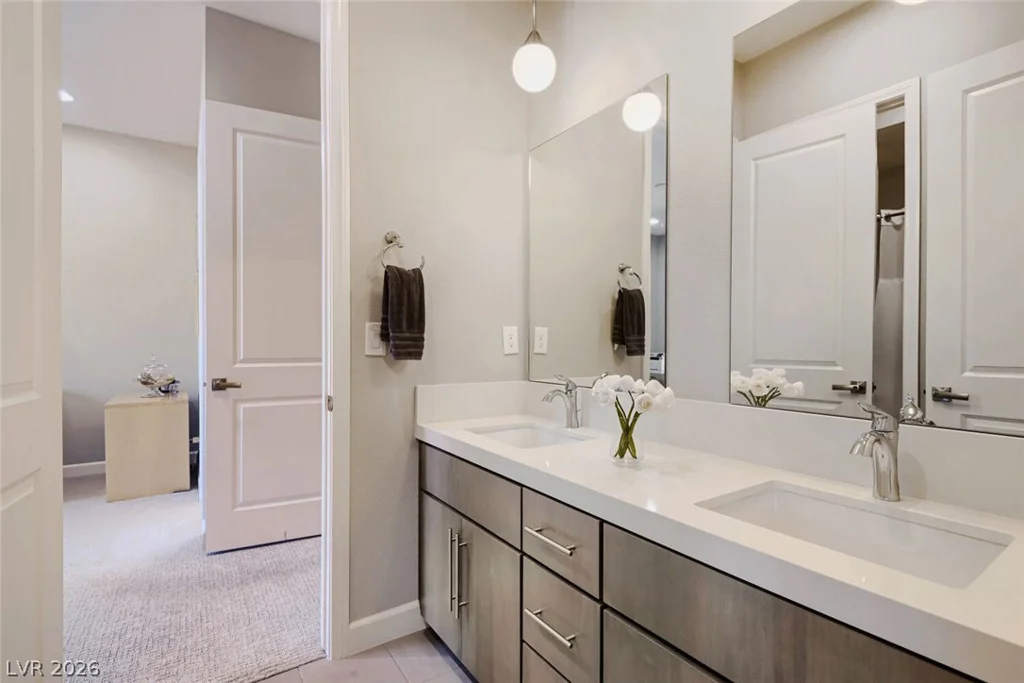 8494 Wolf Mountain, Las Vegas, NV 89129
