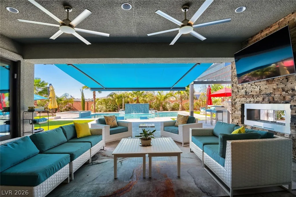 8494 Wolf Mountain, Las Vegas, NV 89129