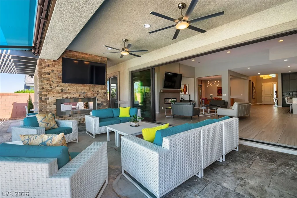 8494 Wolf Mountain, Las Vegas, NV 89129