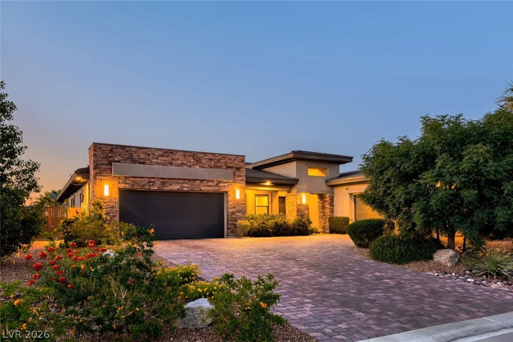 8494 Wolf Mountain, Las Vegas, NV 89129