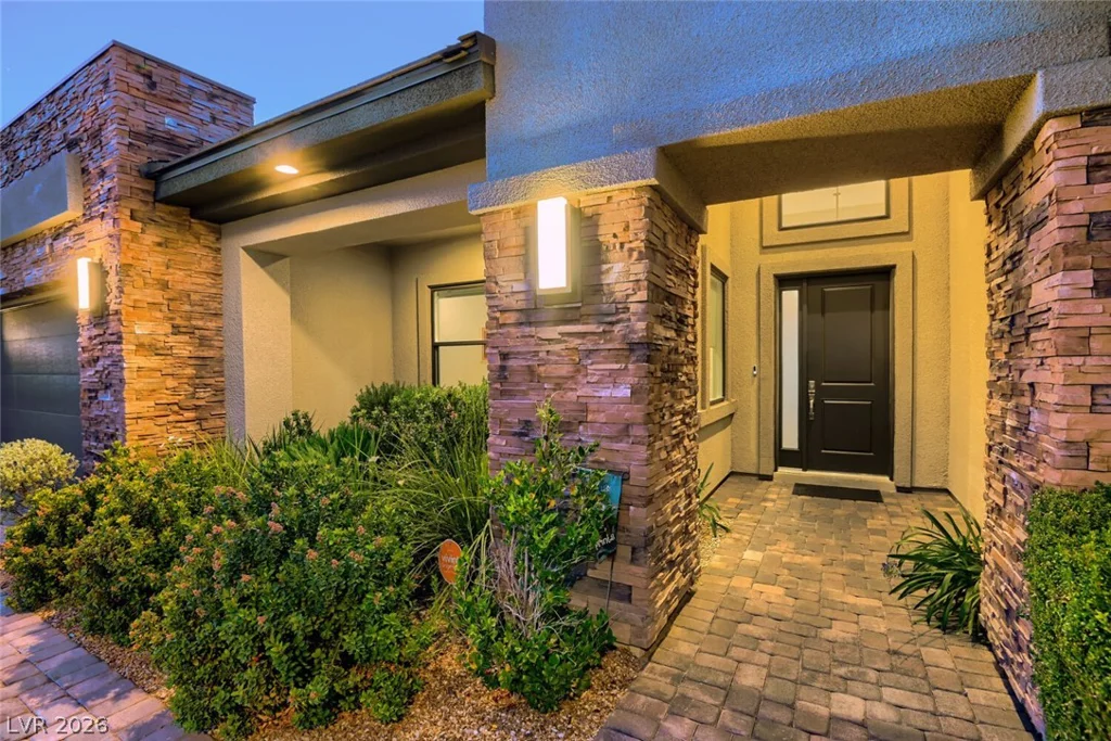 8494 Wolf Mountain, Las Vegas, NV 89129