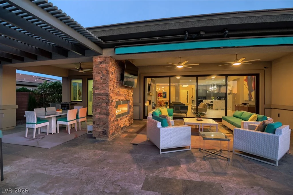 8494 Wolf Mountain, Las Vegas, NV 89129