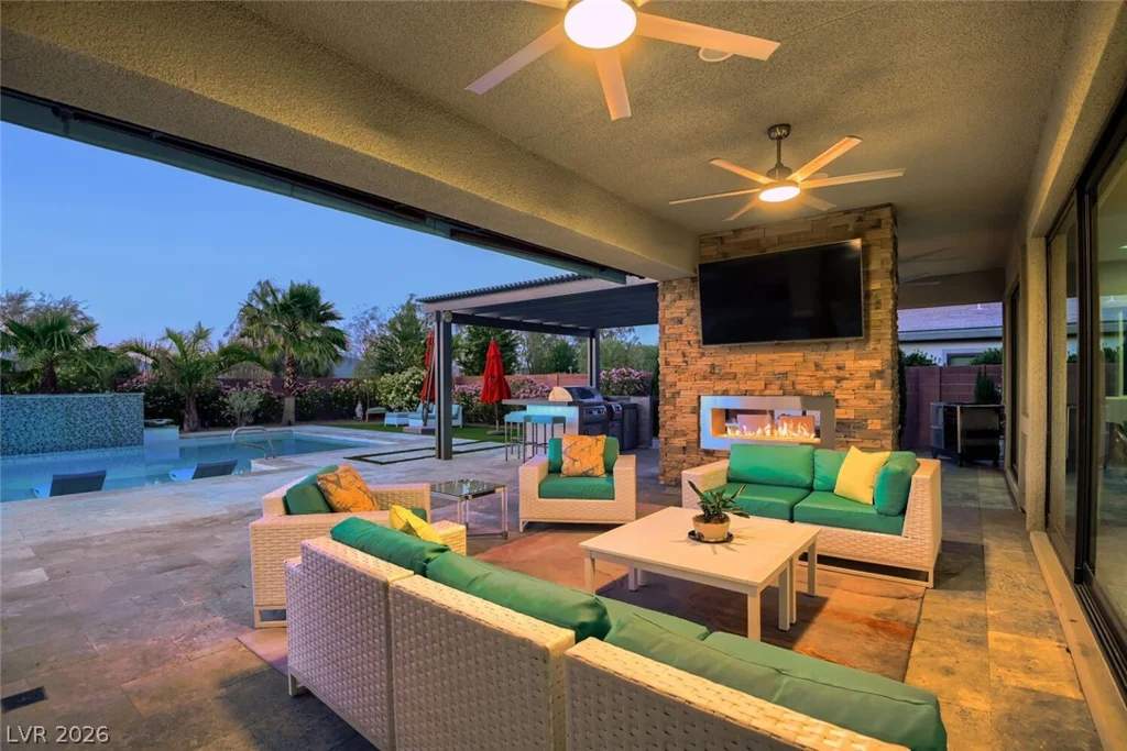8494 Wolf Mountain, Las Vegas, NV 89129