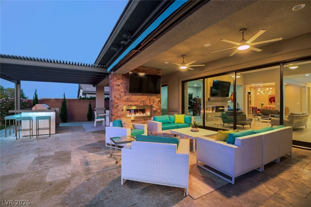 8494 Wolf Mountain, Las Vegas, NV 89129