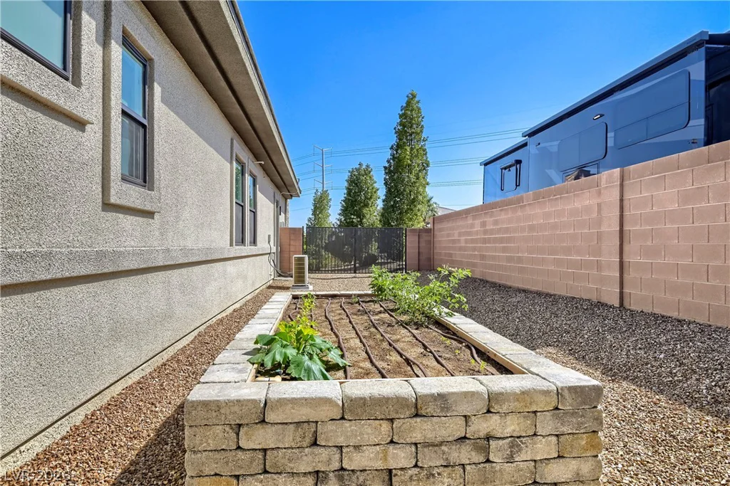 8494 Wolf Mountain, Las Vegas, NV 89129