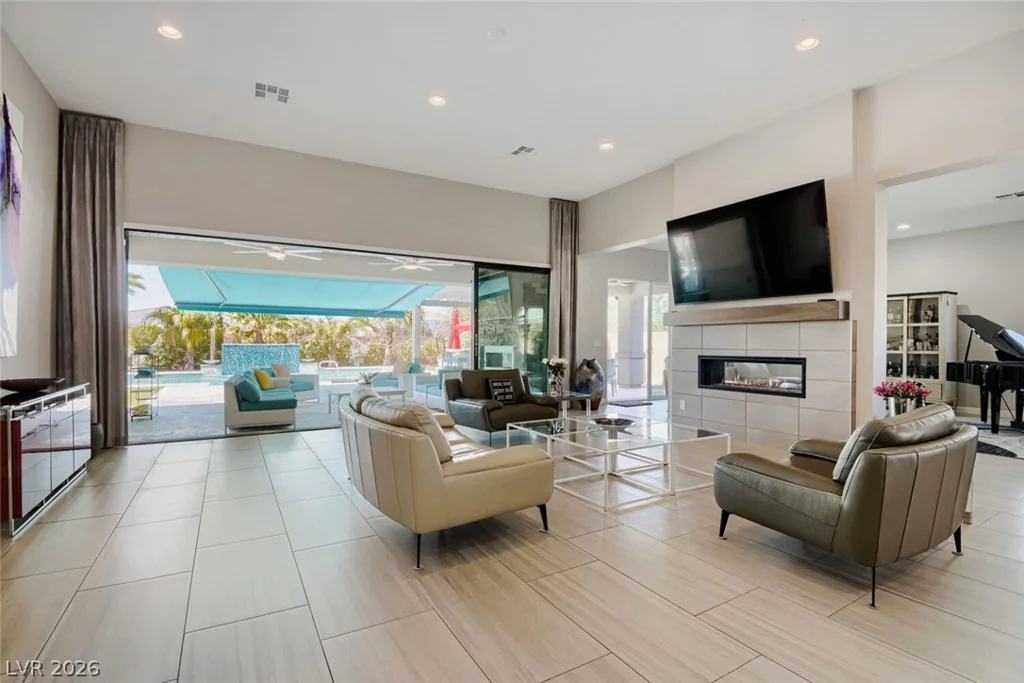 8494 Wolf Mountain, Las Vegas, NV 89129