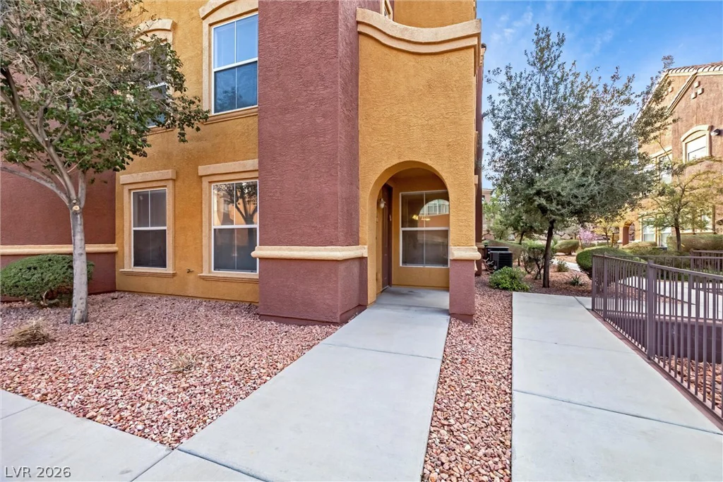 3975 Hualapai, Las Vegas, NV 89129