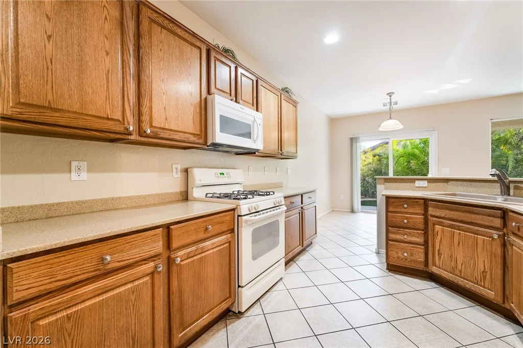 2570 Cosmic Dust, Henderson, NV 89044
