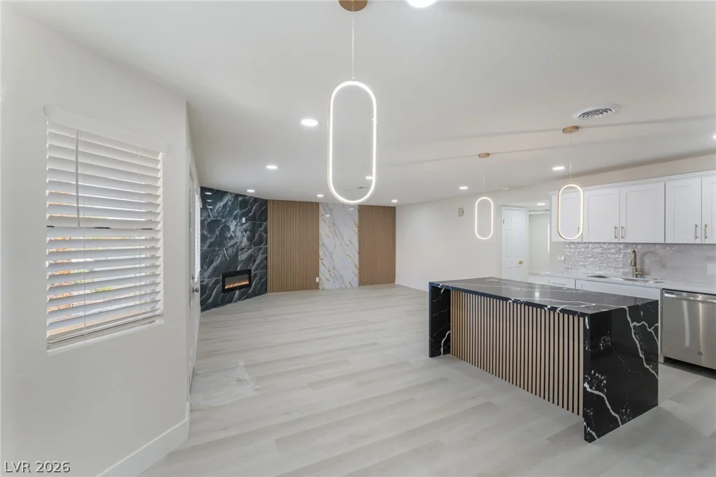 929 Sulphur Springs, Las Vegas, NV 89128