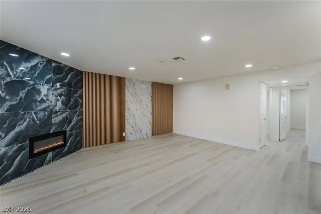 929 Sulphur Springs, Las Vegas, NV 89128