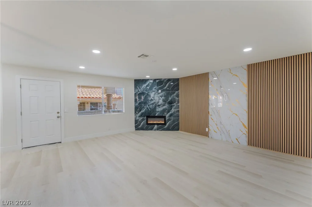 929 Sulphur Springs, Las Vegas, NV 89128