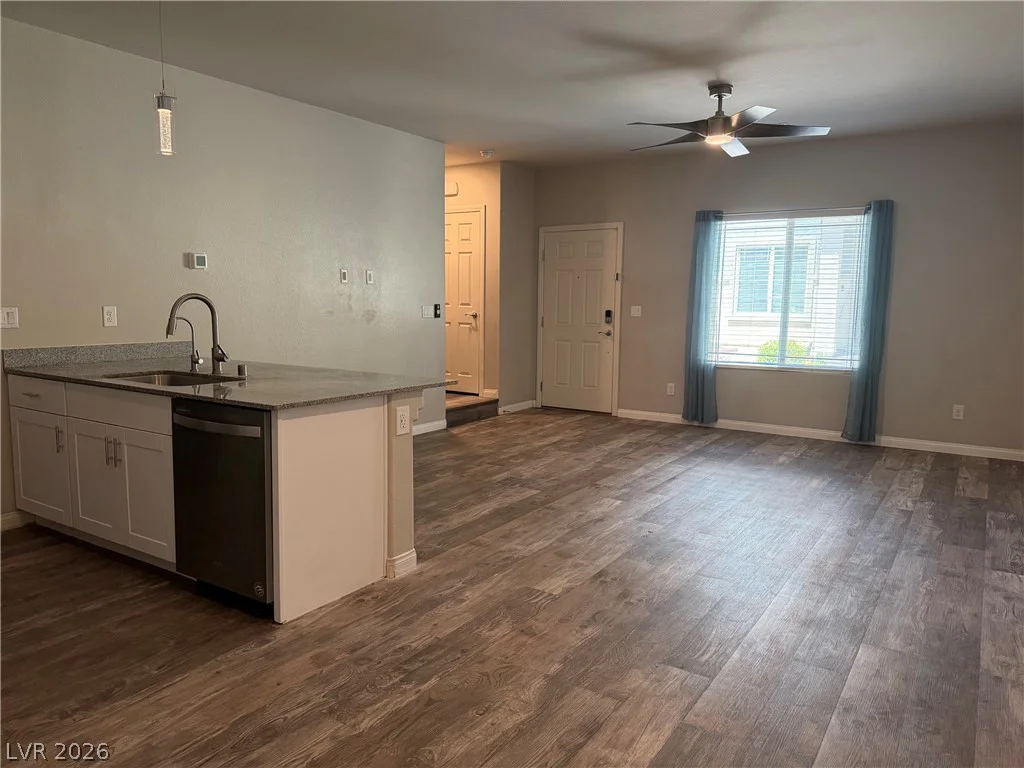 7305 Halo Falls, North Las Vegas, NV 89084