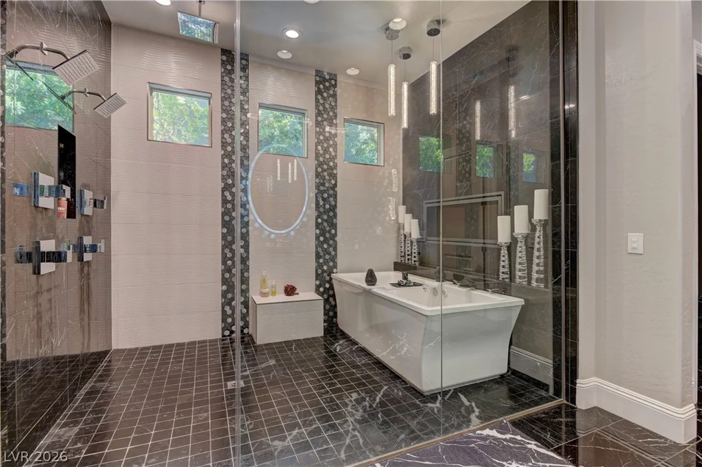 12439 Sky Bluff, Las Vegas, NV 89138