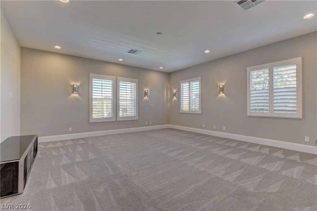 12439 Sky Bluff, Las Vegas, NV 89138