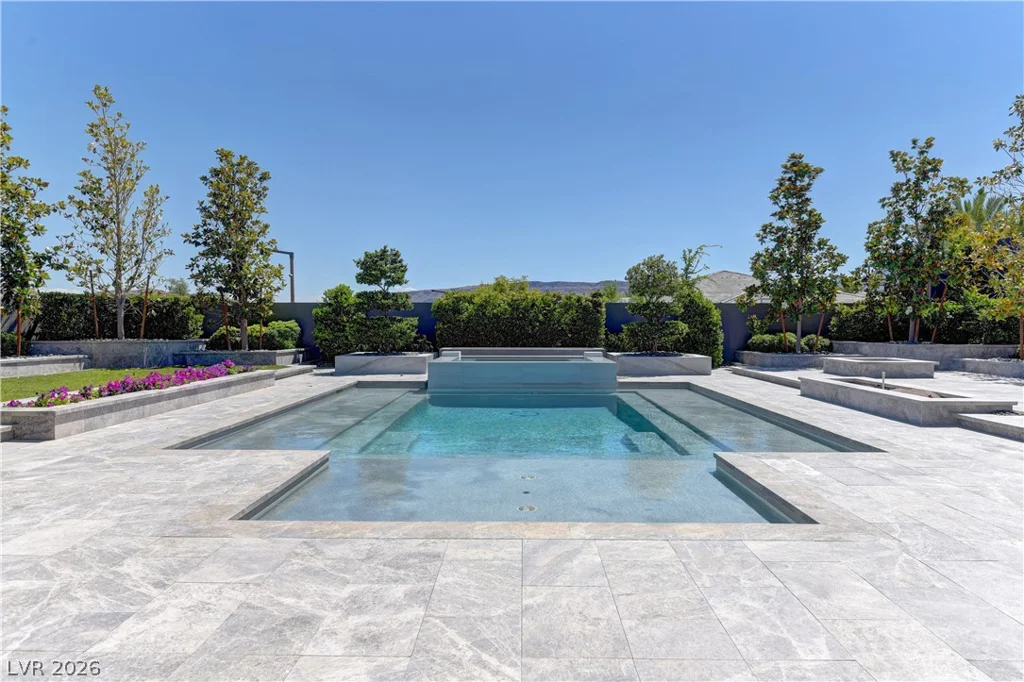12439 Sky Bluff, Las Vegas, NV 89138