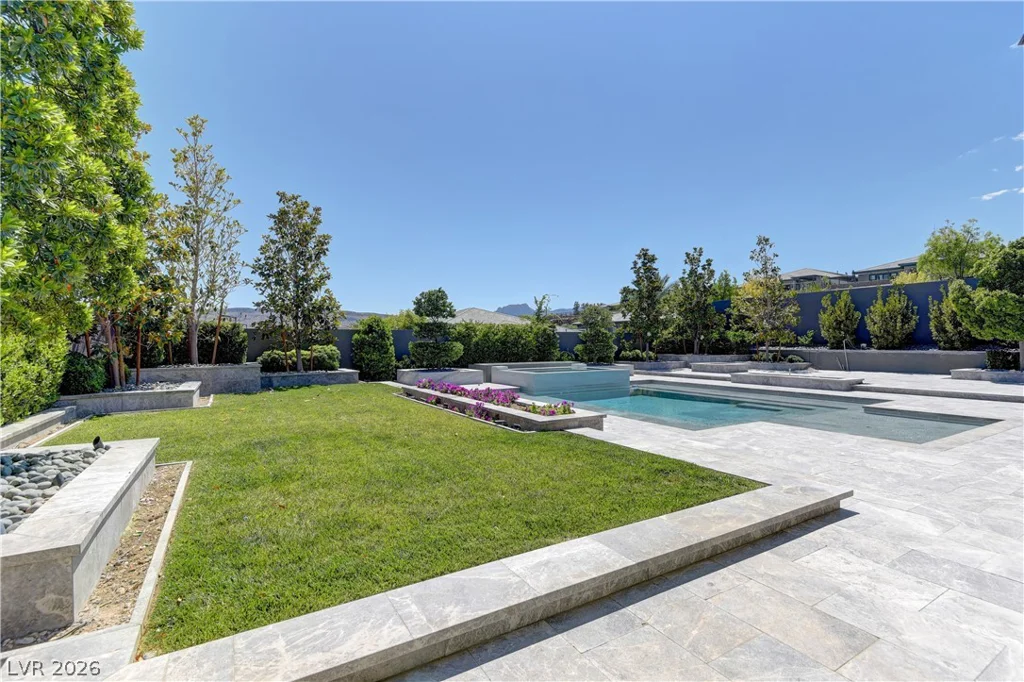 12439 Sky Bluff, Las Vegas, NV 89138
