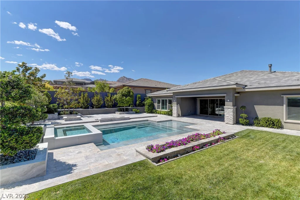 12439 Sky Bluff, Las Vegas, NV 89138